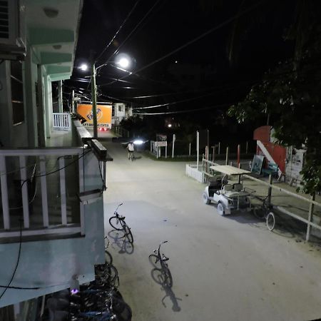 Wild Panther'S Guest House & Hostel Caye Caulker Exterior foto