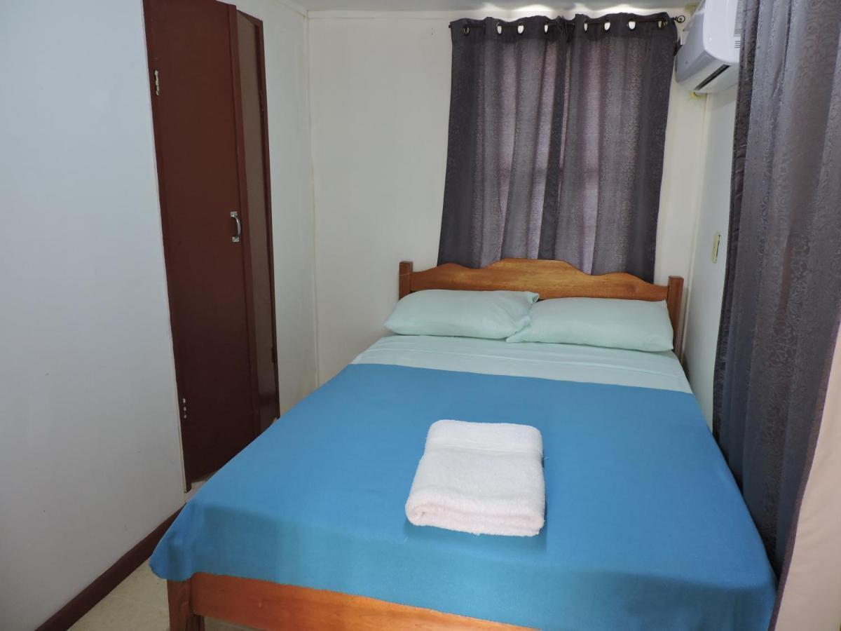 Wild Panther'S Guest House & Hostel Caye Caulker Exterior foto