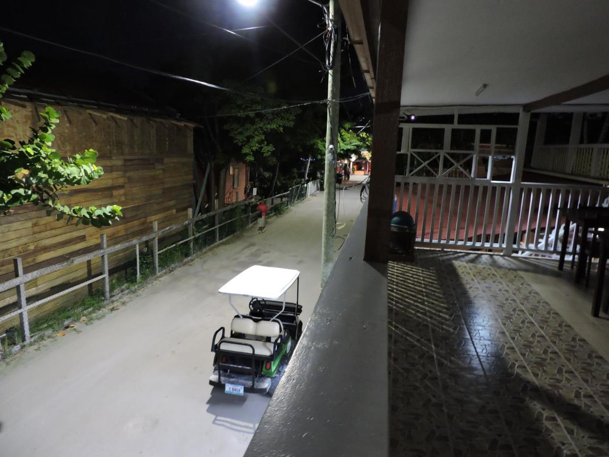 Wild Panther'S Guest House & Hostel Caye Caulker Exterior foto